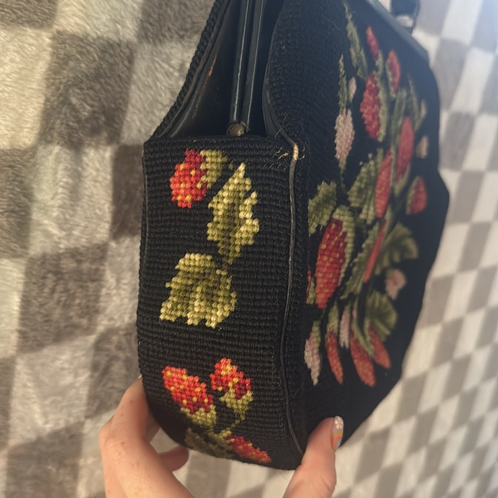 Koro Creation Vintage NeedlePoint Tapestry Women’s Strawberry Handbag - Picture 4 of 16
